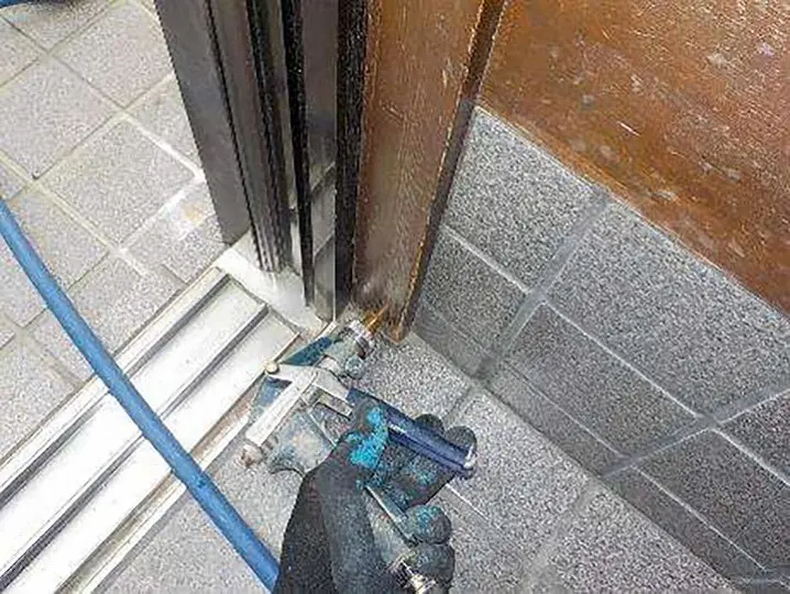 玄関柱薬剤注入